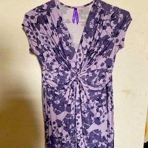 Cute and comfy seraphine maternity dress great for summer events and work.